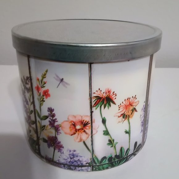 Bath and body works candle 3 wick FRESH CUT LILAC FLORAL DESIGN - Picture 3 of 5